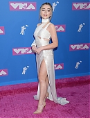 18vmas-carpet_031.jpg