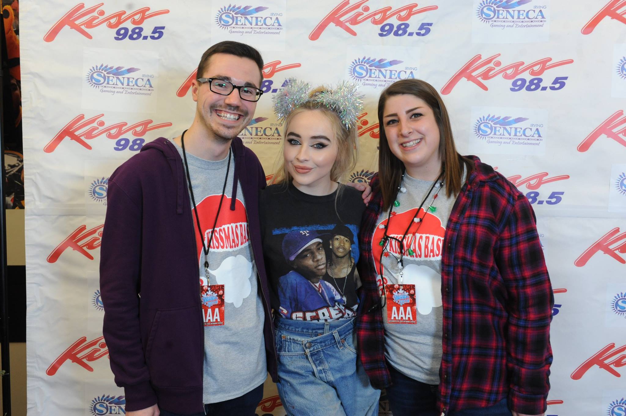 985-kissmas_028.jpg 985-kissmas_028.jpg