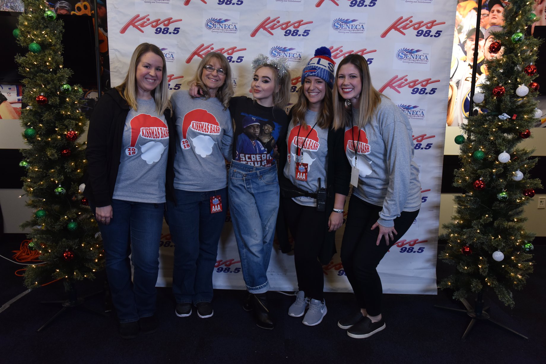 985-kissmas_035.jpg 985-kissmas_035.jpg