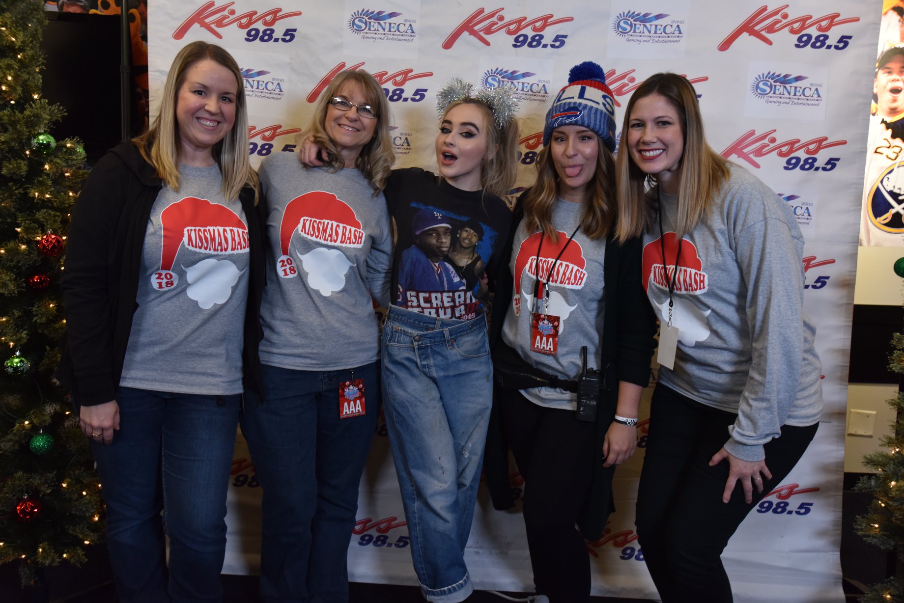 985-kissmas_036.jpg 985-kissmas_036.jpg