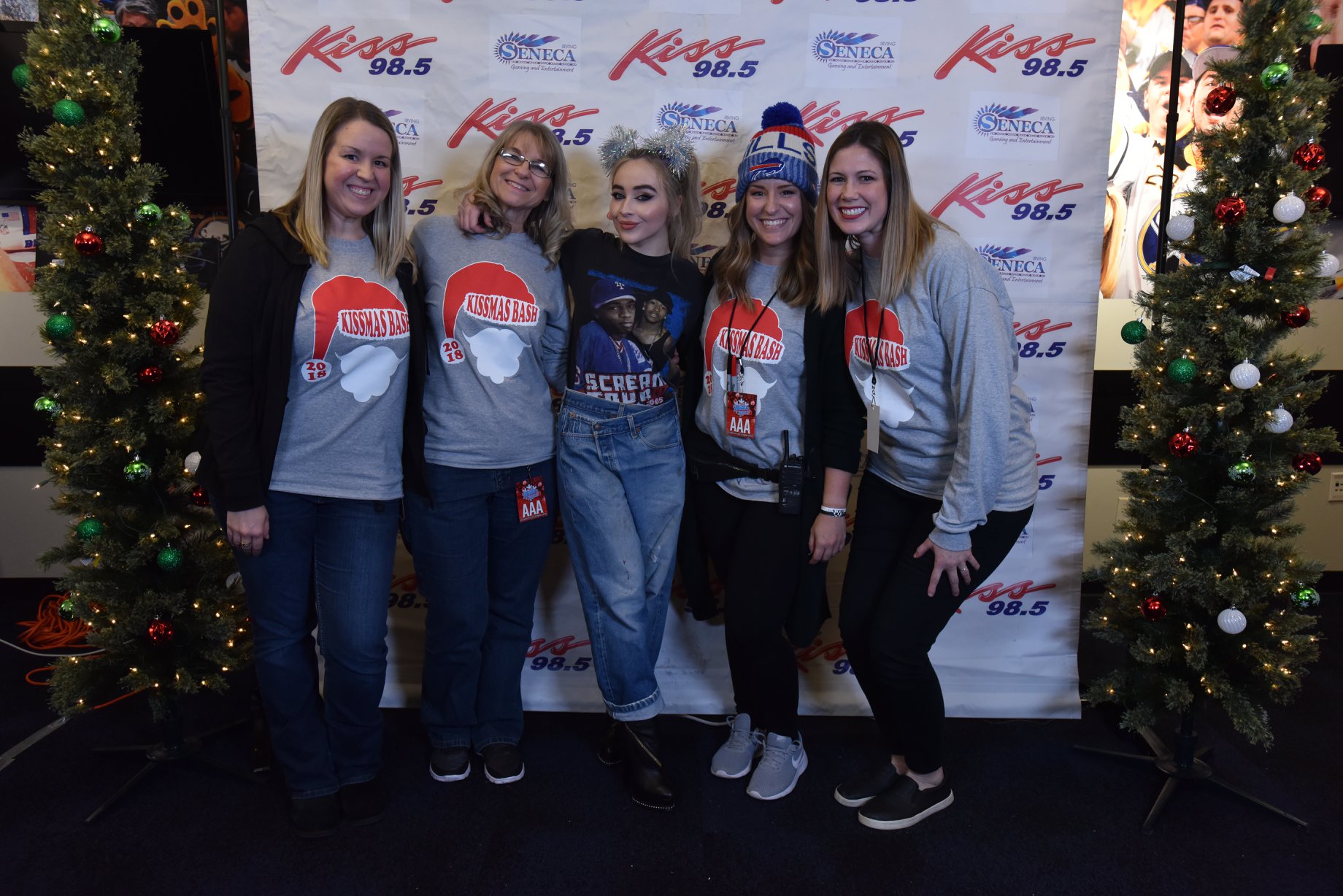 985-kissmas_037.jpg 985-kissmas_037.jpg