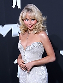 24-vmas-carpet_055.jpg