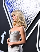 24-vmas-carpet_070.jpg