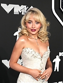 24-vmas-carpet_071.jpg