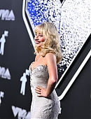 24-vmas-carpet_093.jpg