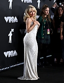 24-vmas-carpet_119.jpg