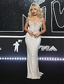 24-vmas-carpet_141.jpg