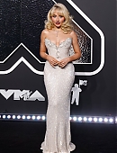 24-vmas-carpet_145.jpg