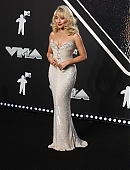 24-vmas-carpet_148.jpg