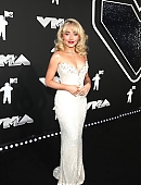 24-vmas-carpet_157.jpg