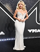 24-vmas-carpet_158.jpg
