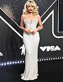 24-vmas-carpet_161.jpg