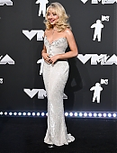 24-vmas-carpet_165.jpg