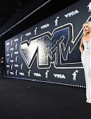 24-vmas-carpet_194.jpg