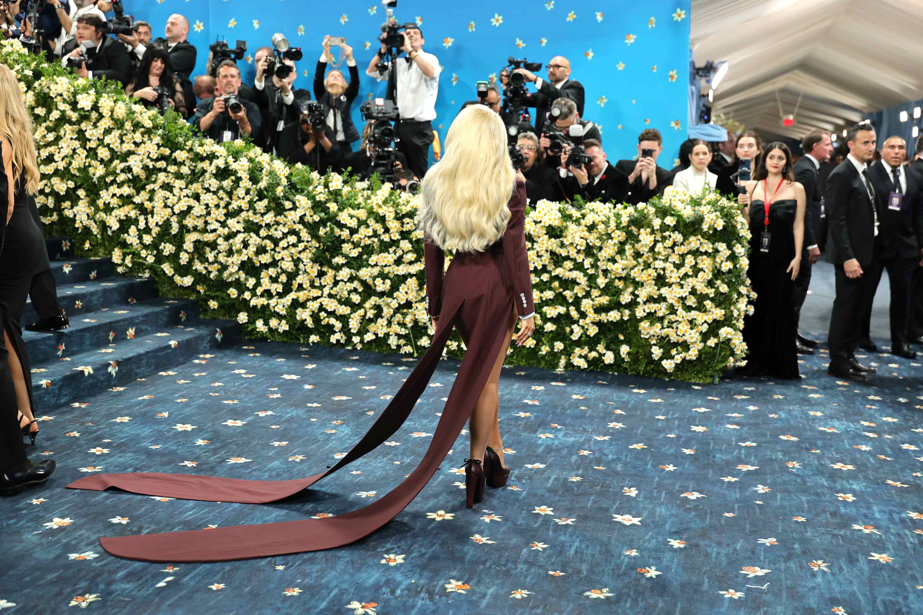 25-metgala-carpet_191.jpg