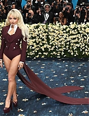 25-metgala-carpet_141.jpg