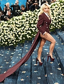 Filename=25-metgala-carpet_242.jpg
Filesize=498KiB
Dimensions=1982x1439
Date added=May 06, 2025 25-metgala-carpet_242.jpg