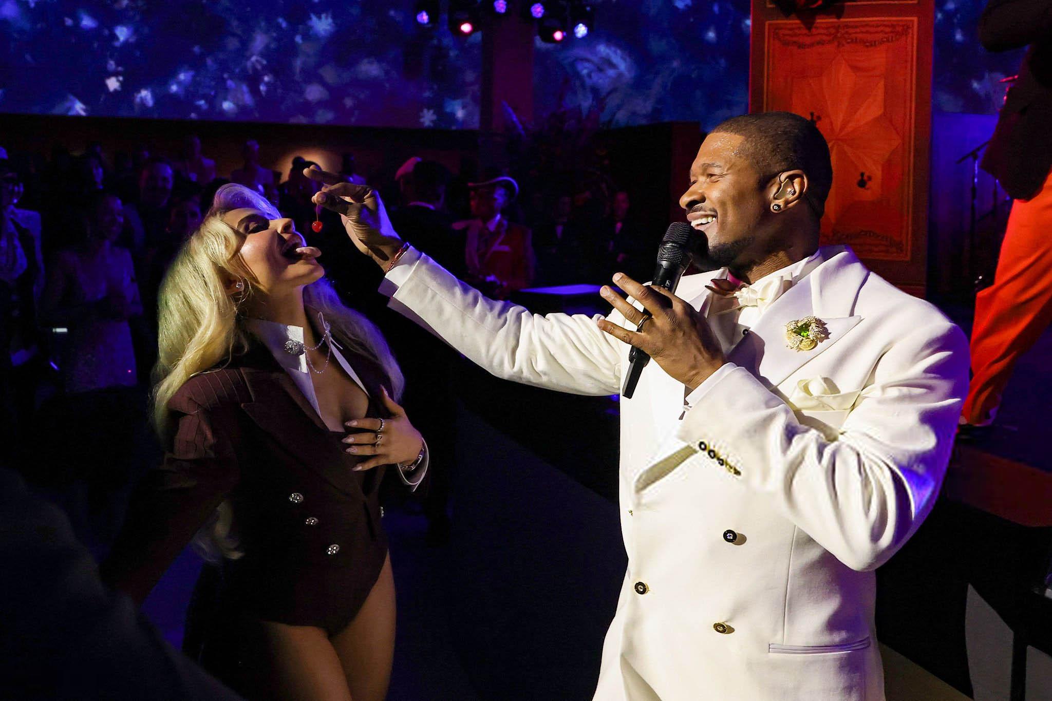 25-metgala-inside_001.jpg 25-metgala-inside_001.jpg