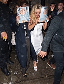 Filename=out-vogue-cover-party_035.jpg
Filesize=492KiB
Dimensions=1480x2026
Date added=Feb 12, 2025 out-vogue-cover-party_035.jpg