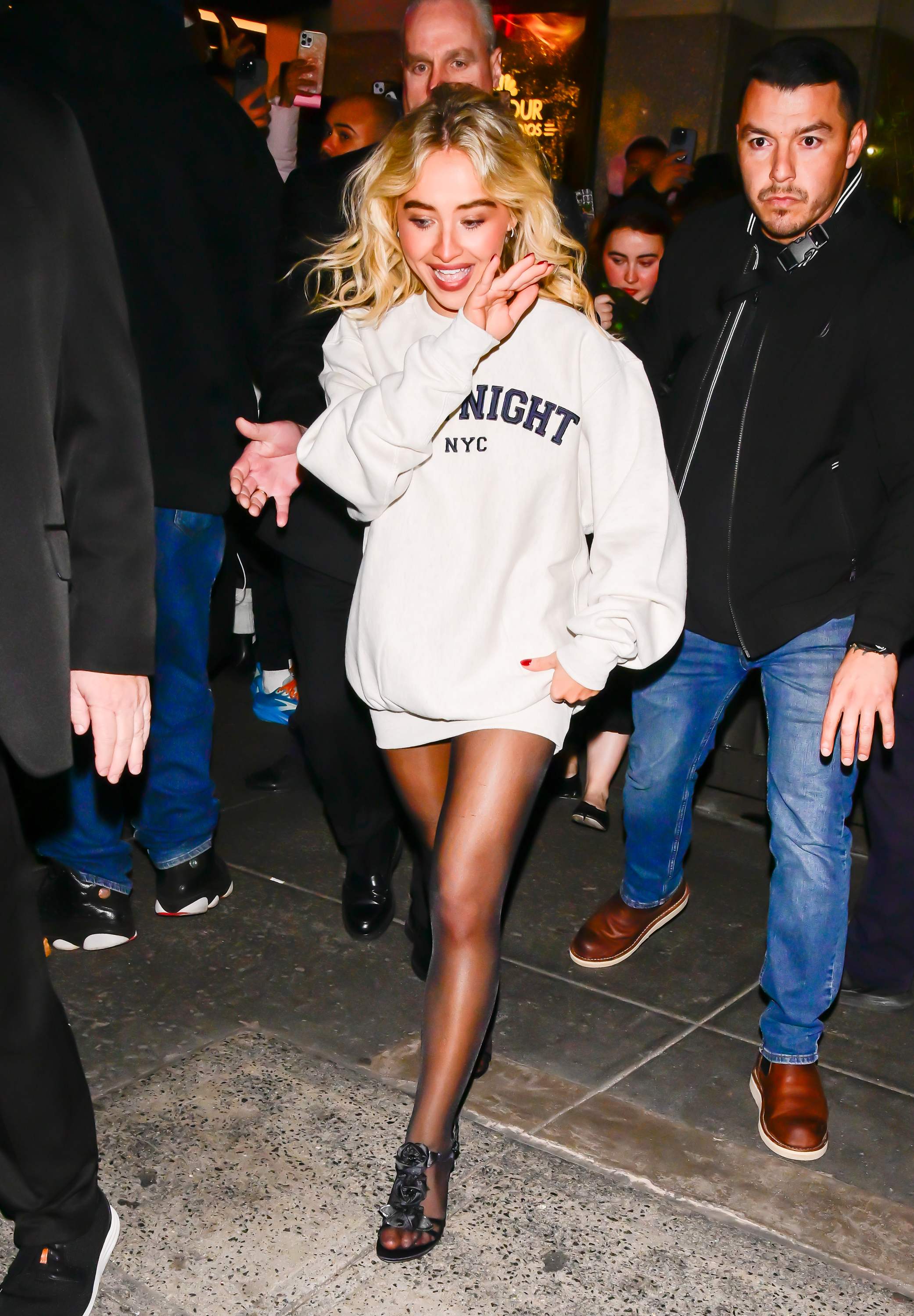 outside-latenight-sm25_092.jpg outside-latenight-sm25_092.jpg