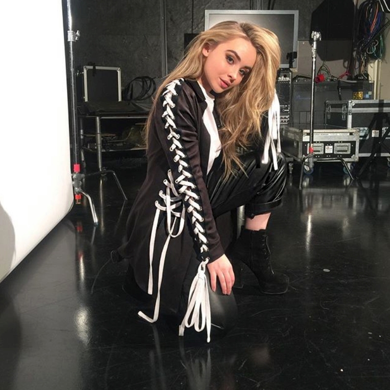 2017-single-11-09.jpg 2017-single-11-09.jpg