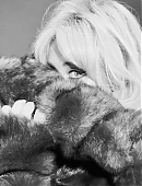 Filename=2025-vogue-italia-bts-vid_001.jpg
Filesize=137KiB
Dimensions=720x1280
Date added=Sep 23, 2025 2025-vogue-italia-bts-vid_001.jpg