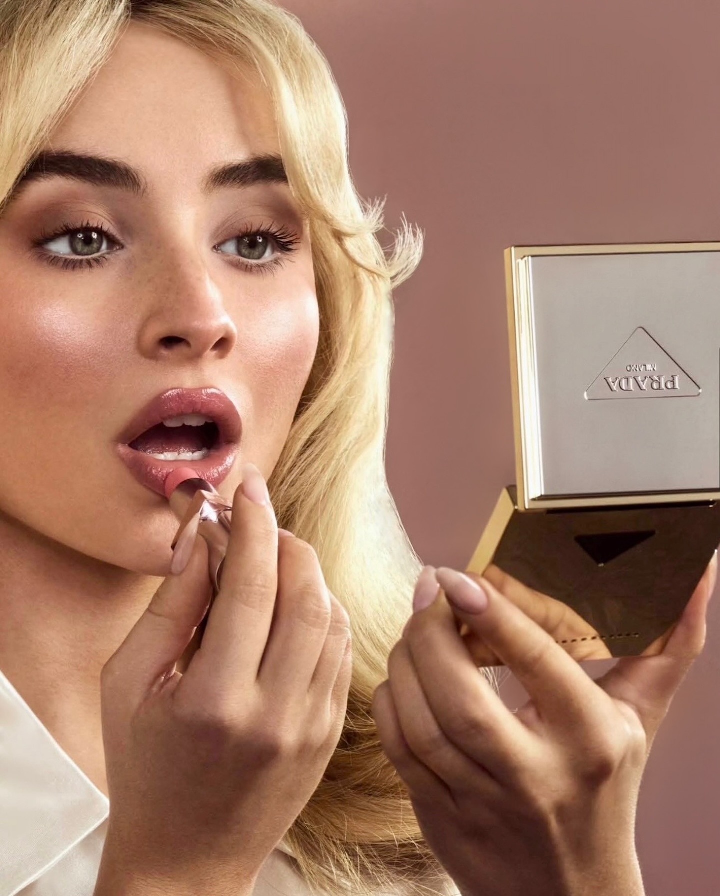 prada-light-glowing-powder-ps_001.jpg prada-light-glowing-powder-ps_001.jpg