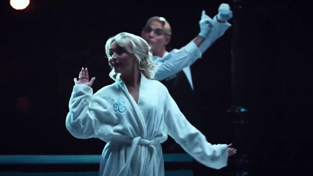 redken-leave-in-camp-vid_030.jpg redken-leave-in-camp-vid_030.jpg