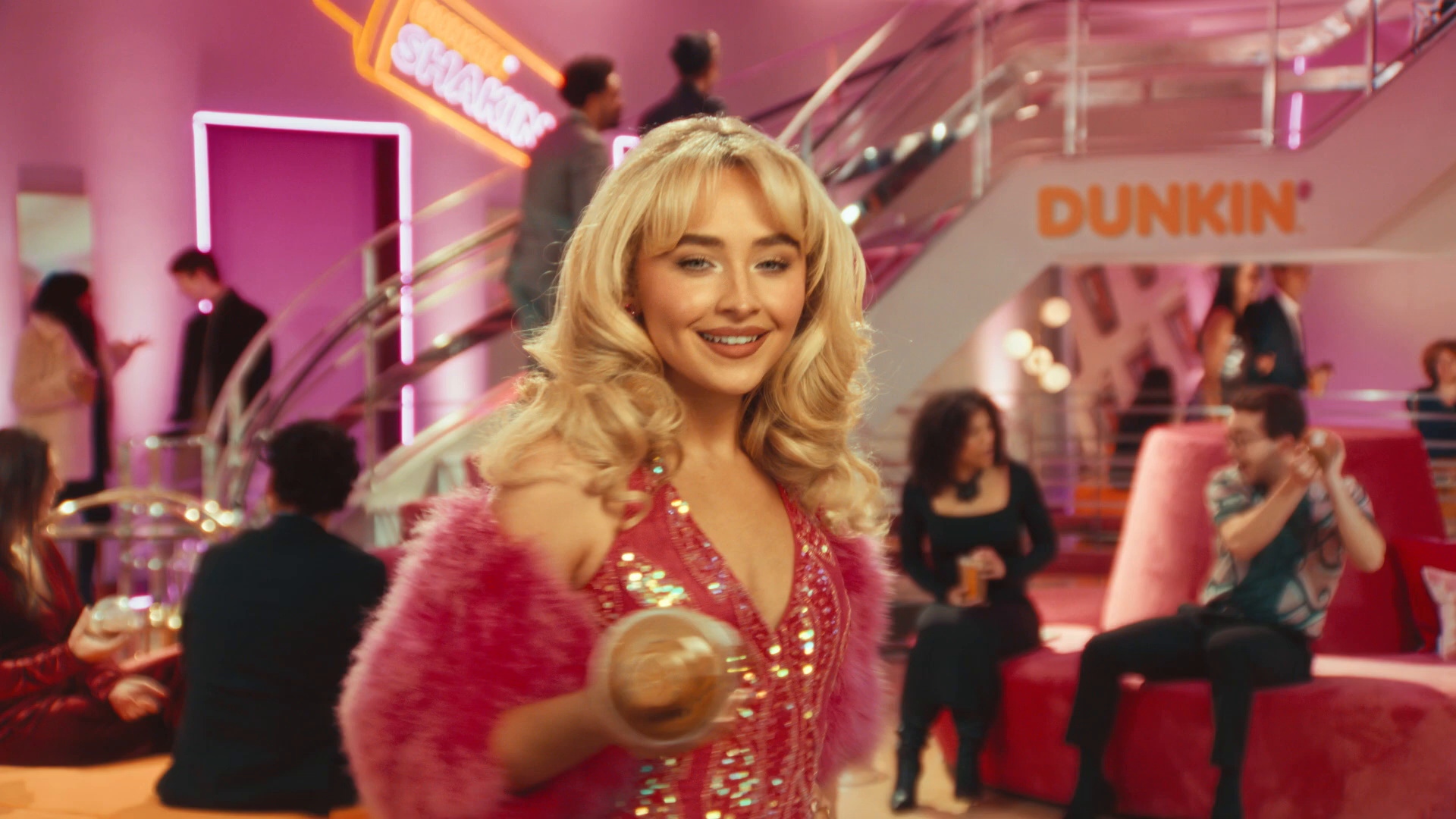 sc-dunkin-vid-caps_016.jpg sc-dunkin-vid-caps_016.jpg