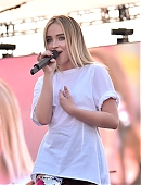 18-wangotango-vill-perf_008.jpg