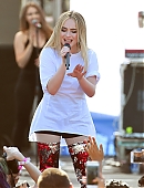 18-wangotango-vill-perf_012.jpg