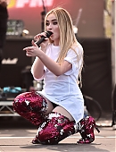 18-wangotango-vill-perf_018.jpg