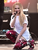 18-wangotango-vill-perf_019.jpg