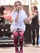 18-wangotango-vill-perf_020.jpg