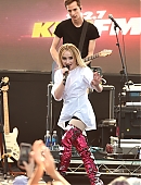 18-wangotango-vill-perf_021.jpg