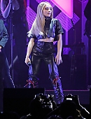 18-1035kissfm-jb-perf_016.jpg