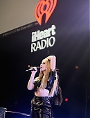 18-1035kissfm-jb-perf_034.jpg