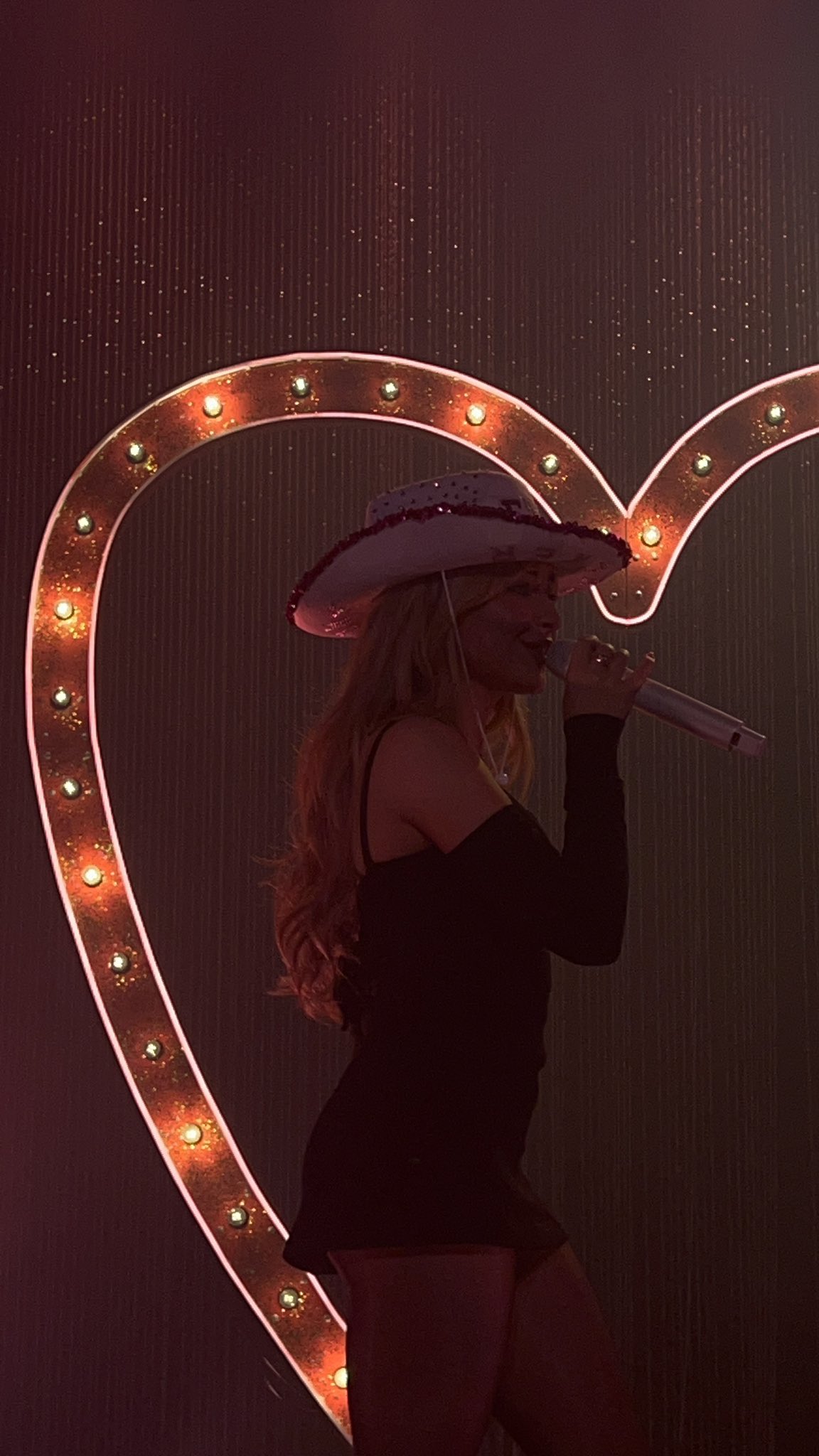 lolla-aftershow_100.jpg lolla-aftershow_100.jpg