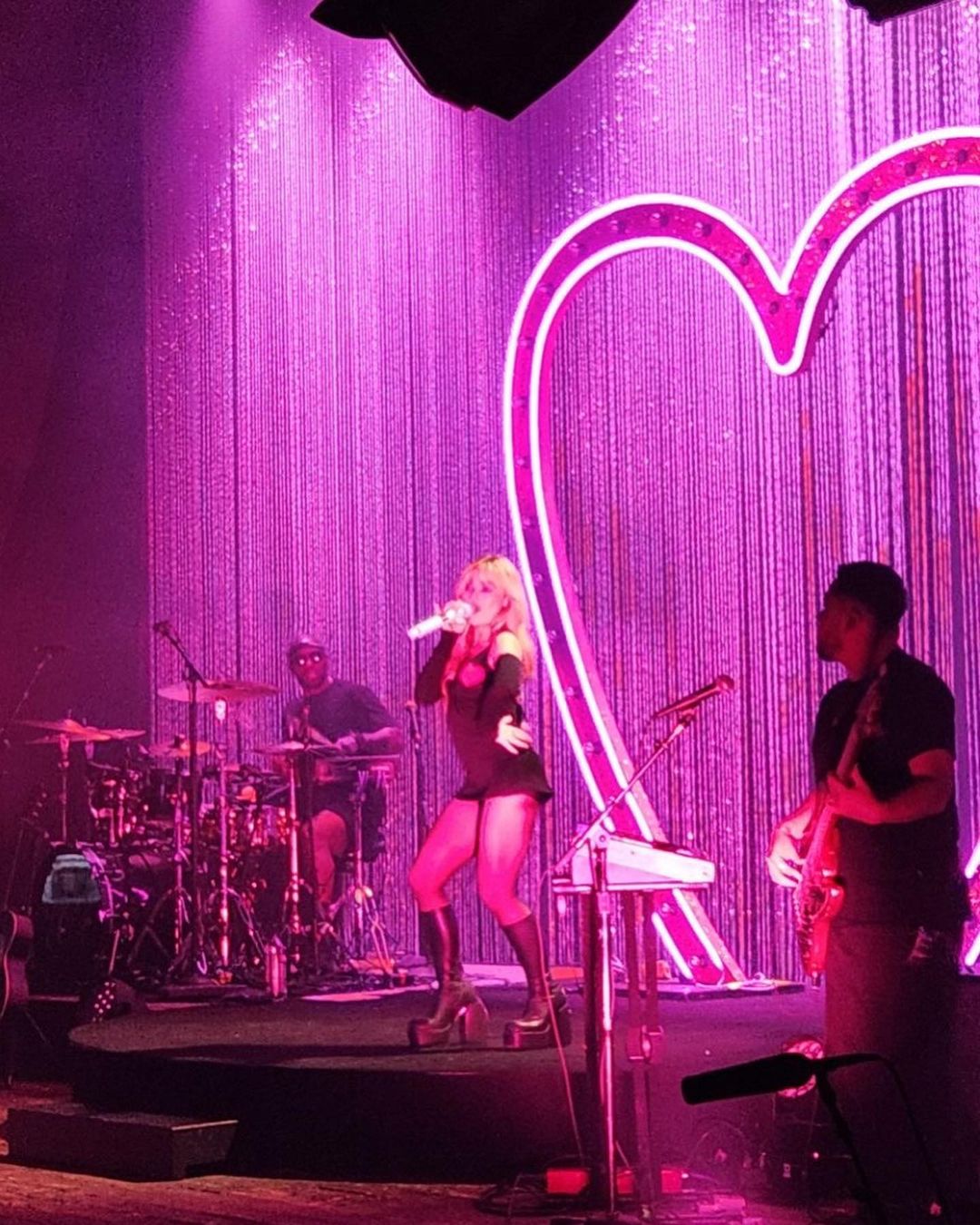 lolla-aftershow_123.jpg lolla-aftershow_123.jpg