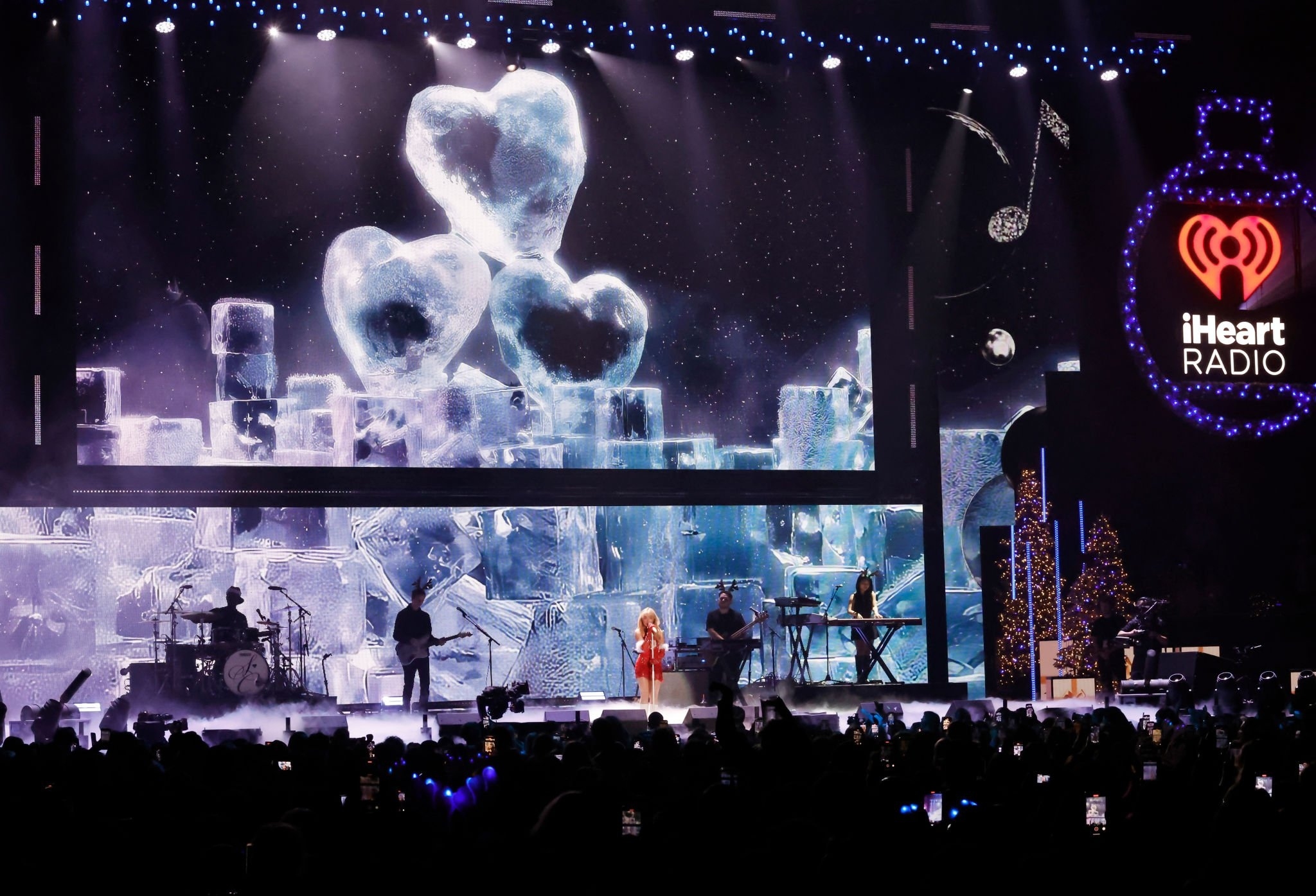 23-1027kfm-jb-perf_158.jpg 23-1027kfm-jb-perf_158.jpg