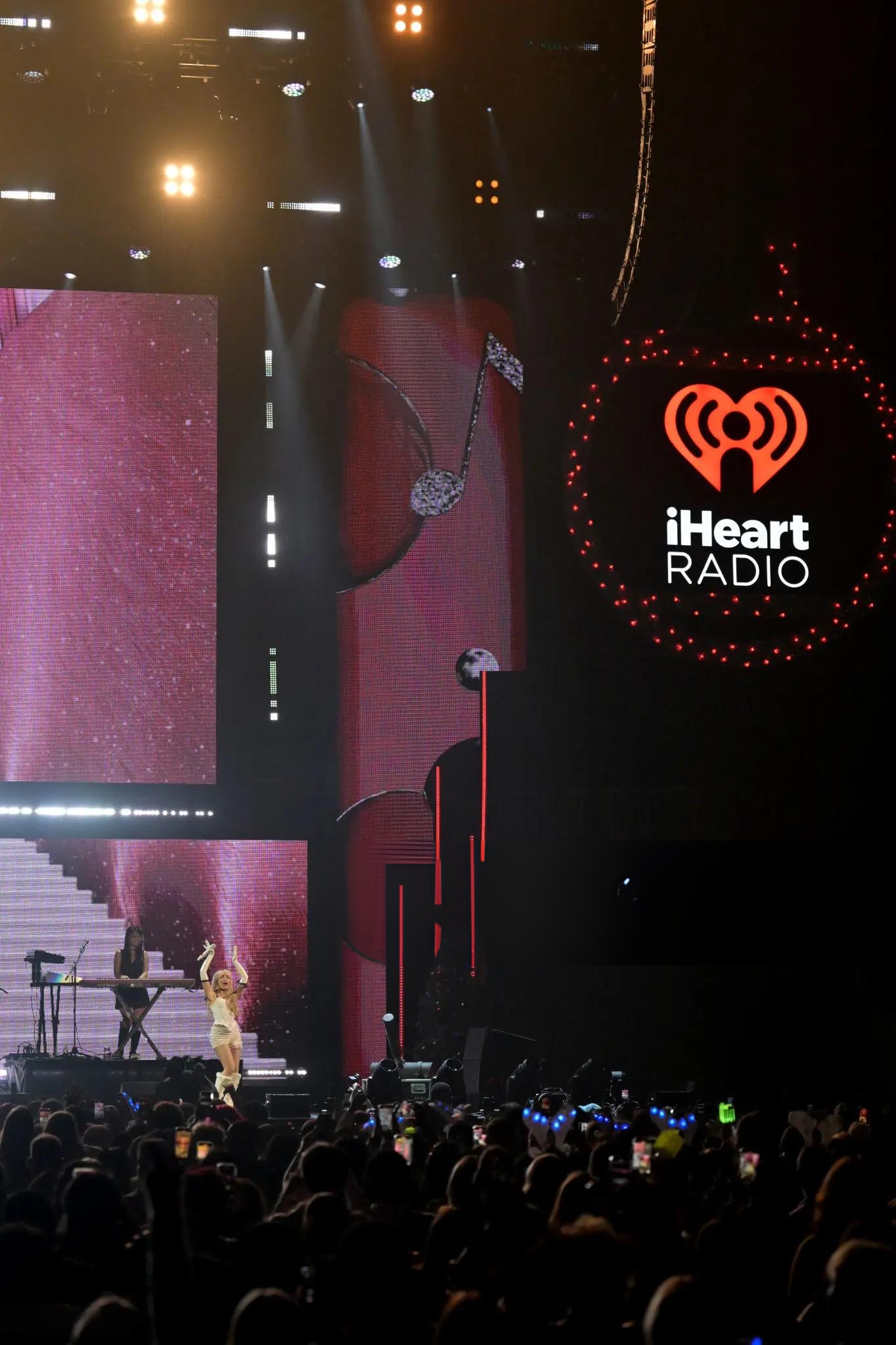 23-p961-jb-perf_056.jpeg 23-p961-jb-perf_056.jpeg