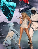 24vmas-perf_082.jpg