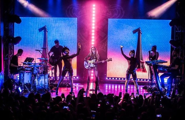 st-detroit_011.jpg st-detroit_011.jpg