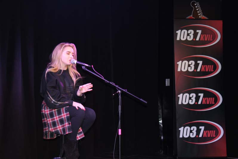 17thumbsradio-1037kvil_011.jpg