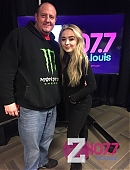 17thumbsradio-z1077_002.jpg