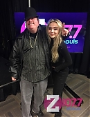17thumbsradio-z1077_003.jpg