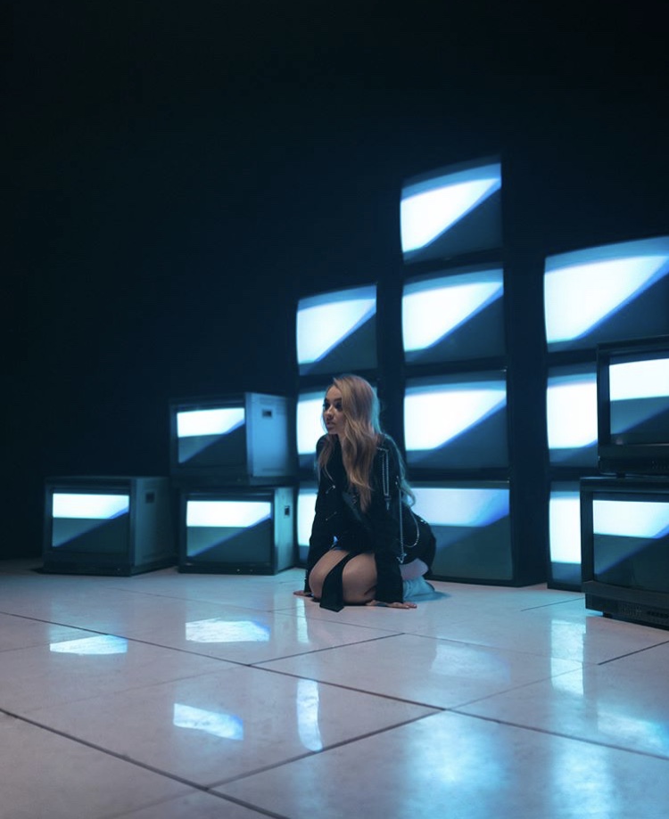 alien-bts-mvid_017.jpg alien-bts-mvid_017.jpg