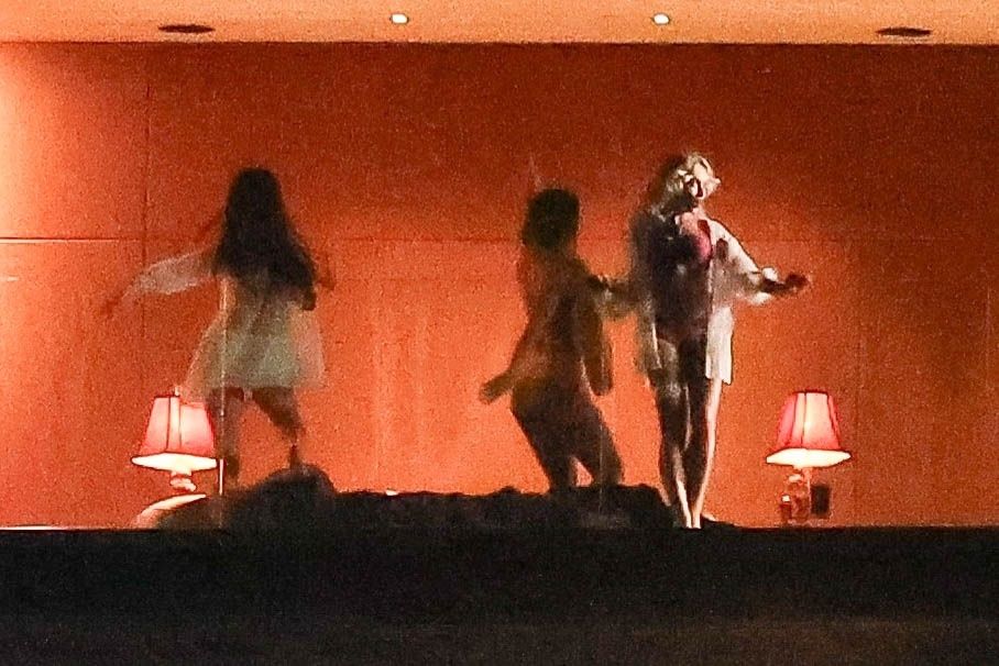 house-tour-filming_167.jpg house-tour-filming_167.jpg