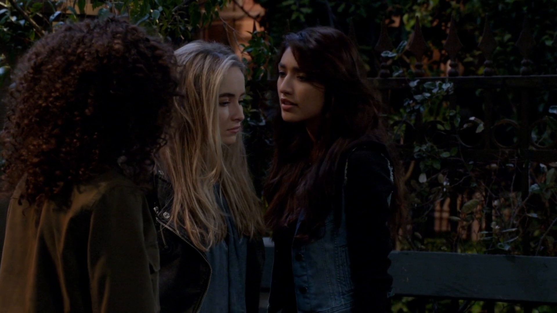 gmwcaps-3x07-maya_087.jpg gmwcaps-3x07-maya_087.jpg