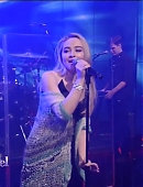 live-kelly-2016-03-17-perf-caps_028.jpg